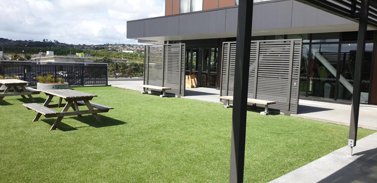 Ramada Suites By Wyndham Auckland Manukau Pacfic Centre Exterior foto